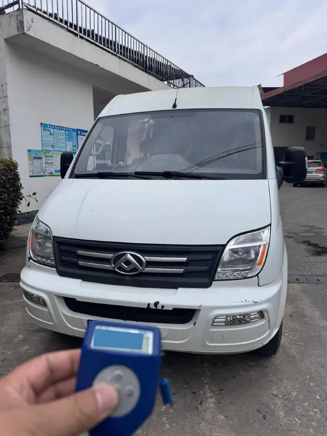 2019 MAXUS XinTu V80 2.0T 139HP L4 6MT,autocango,china used car exporter,china ev exporter,chinese used car exporter,chinese used ev exporter