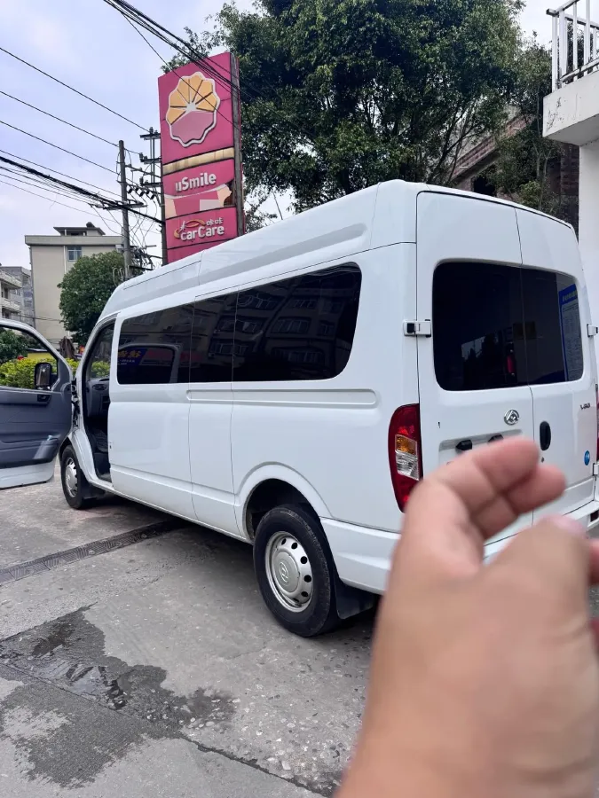 2019 MAXUS XinTu V80 2.0T 139HP L4 6MT,autocango,china used car exporter,china ev exporter,chinese used car exporter,chinese used ev exporter