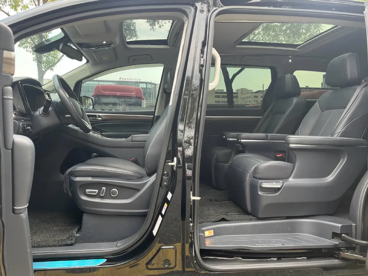 2021 GAC Trumpchi M8 2.0T 252HP L4 8AT,autocango,china used car exporter,china ev exporter,chinese used car exporter,chinese used ev exporter