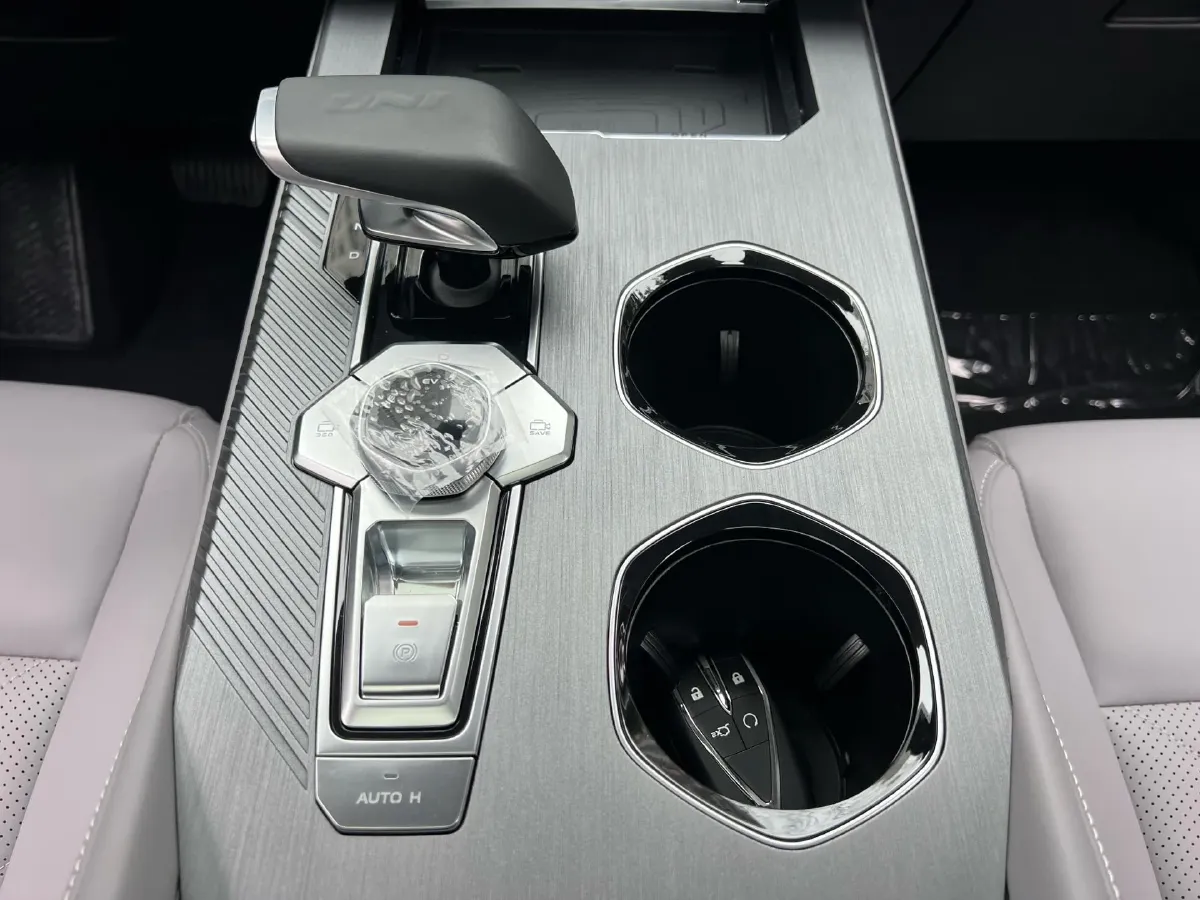 2023 ChangAn UNI-K iDD 1.5T 170HP L4 6TCT PHEV 28.39KWH,autocango,china used car exporter,china ev exporter,chinese used car exporter,chinese used ev exporter