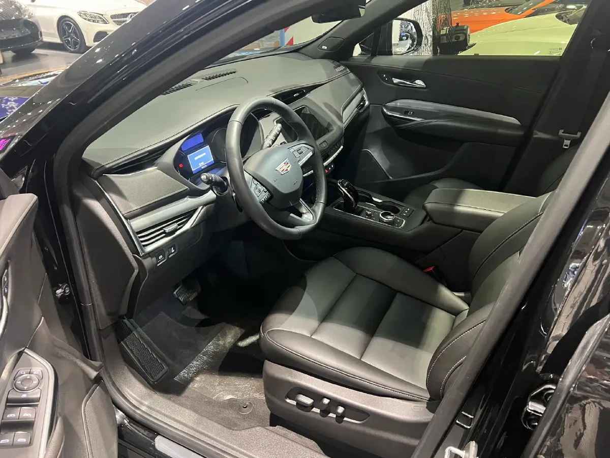 2022 Cadillac XT4 2.0T 237HP L4 9AT,autocango,china used car exporter,china ev exporter,chinese used car exporter,chinese used ev exporter