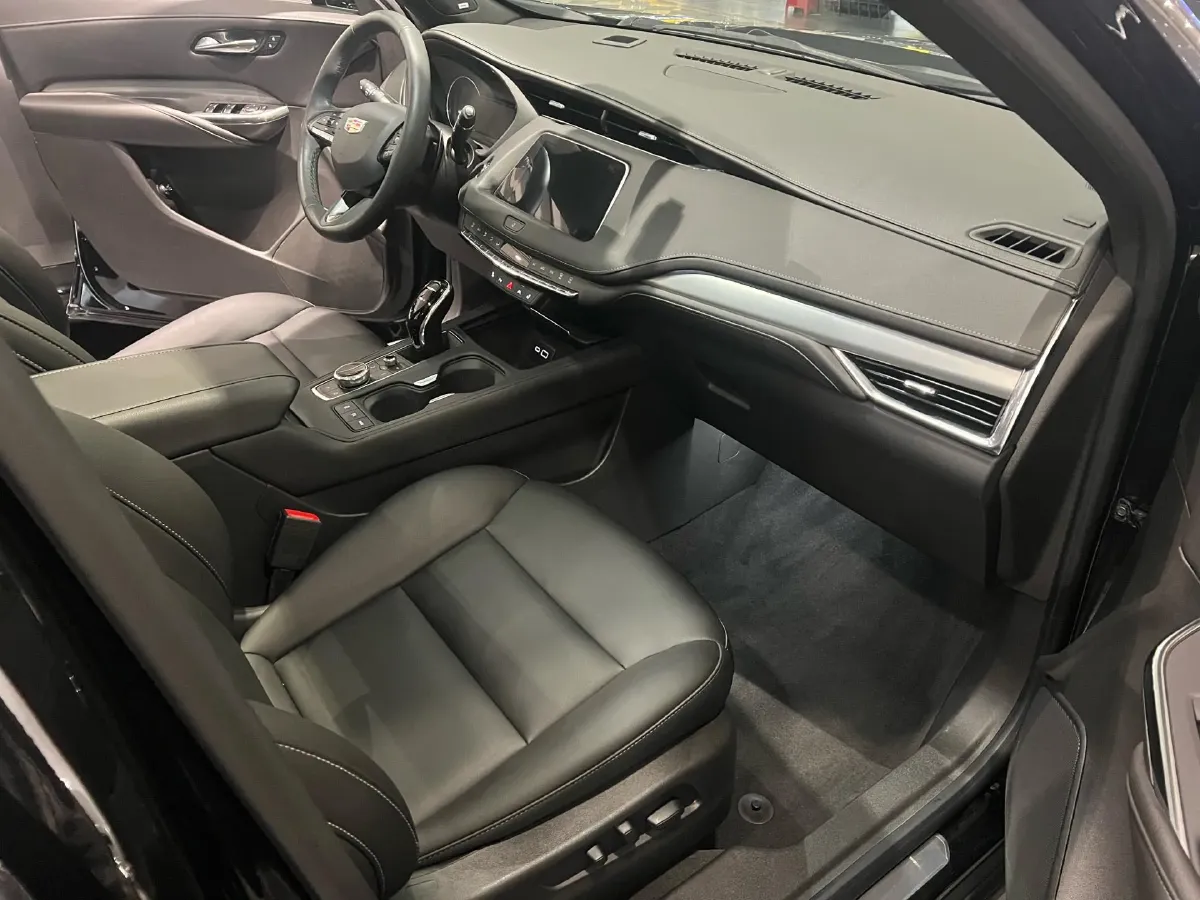 2022 Cadillac XT4 2.0T 237HP L4 9AT,autocango,china used car exporter,china ev exporter,chinese used car exporter,chinese used ev exporter