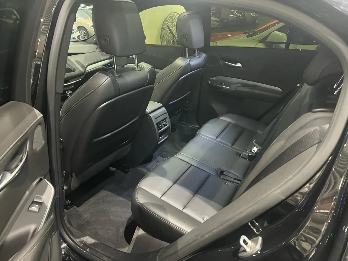 2022 Cadillac XT4 2.0T 237HP L4 9AT,autocango,china used car exporter,china ev exporter,chinese used car exporter,chinese used ev exporter