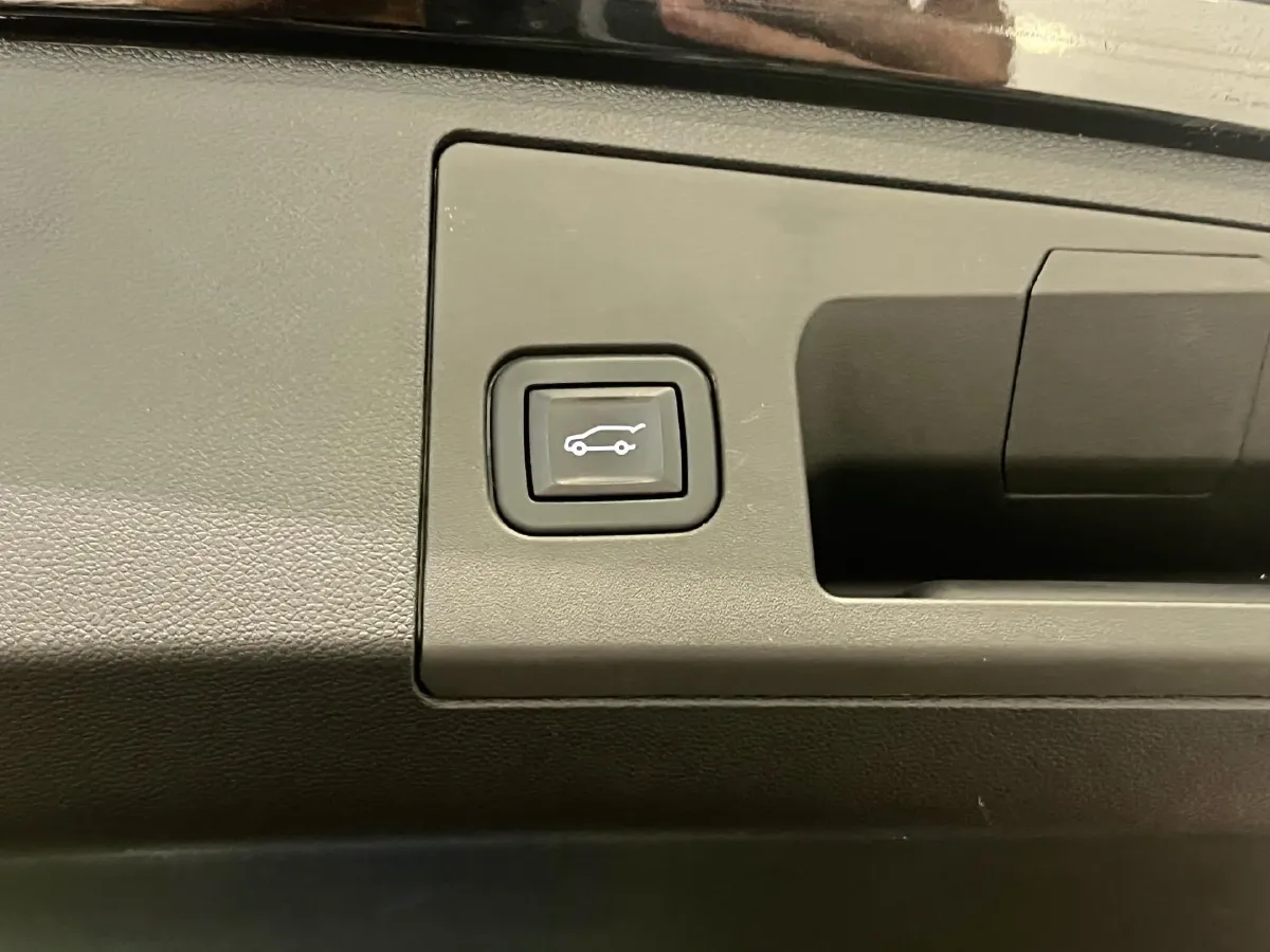 2022 Cadillac XT4 2.0T 237HP L4 9AT,autocango,china used car exporter,china ev exporter,chinese used car exporter,chinese used ev exporter