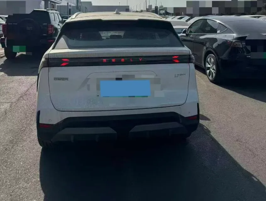 2025 Geely Galaxy L7 1.5L 112HP L4 1DHT PHEV 18.4KWH,autocango,china used car exporter,china ev exporter,chinese used car exporter,chinese used ev exporter