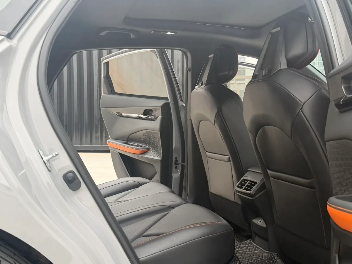 2022 ChangAn UNI-V 1.5T 188HP L4 7DCT,autocango,china used car exporter,china ev exporter,chinese used car exporter,chinese used ev exporter