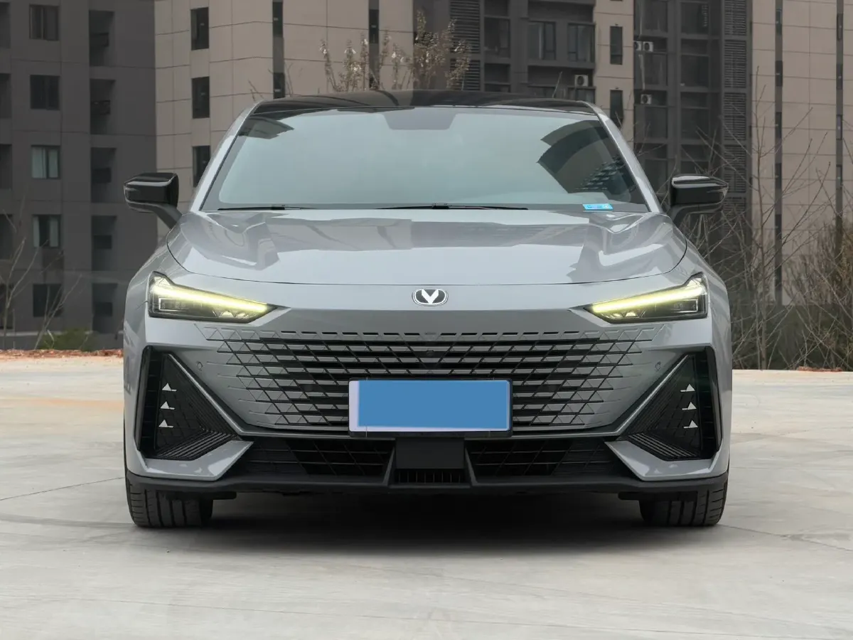 2022 ChangAn UNI-V 1.5T 188HP L4 7DCT,autocango,china used car exporter,china ev exporter,chinese used car exporter,chinese used ev exporter