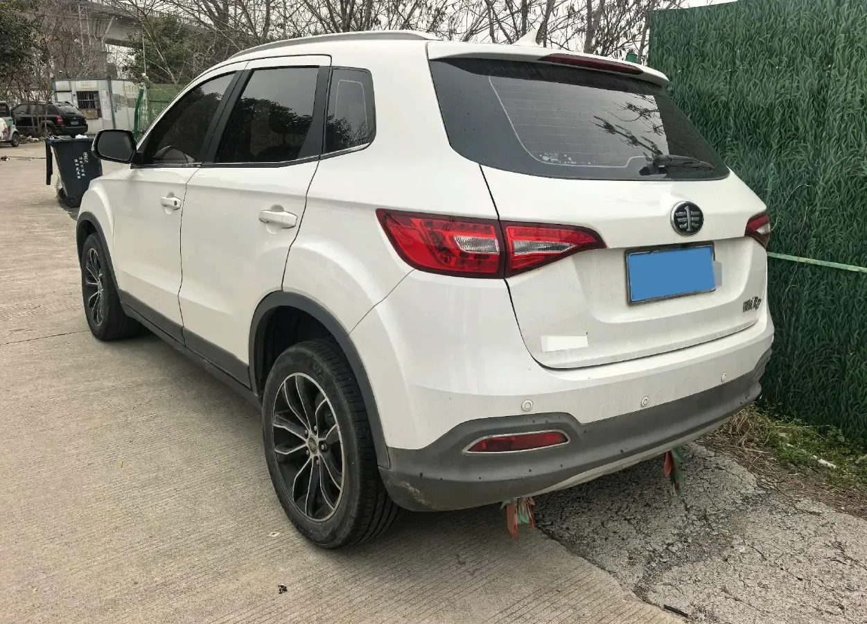 2017 FAW Senia R7 1.6L 116HP L4 5MT,autocango,china used car exporter,china ev exporter,chinese used car exporter,chinese used ev exporter