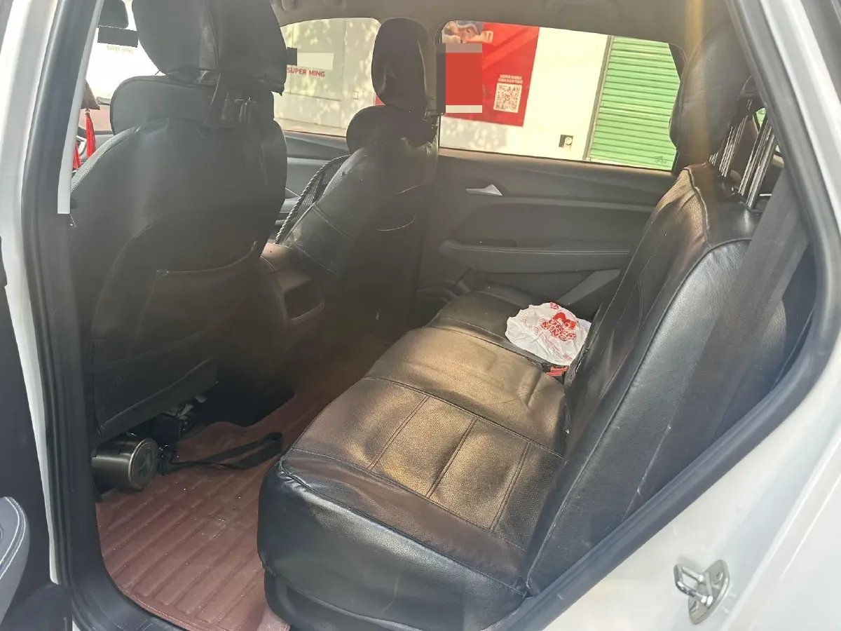 2018 BaoJun 530 1.5T 150HP L4 6MT,autocango,china used car exporter,china ev exporter,chinese used car exporter,chinese used ev exporter