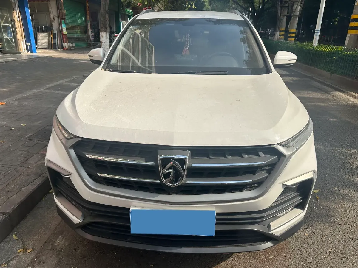 2018 BaoJun 530 1.5T 150HP L4 6MT,autocango,china used car exporter,china ev exporter,chinese used car exporter,chinese used ev exporter