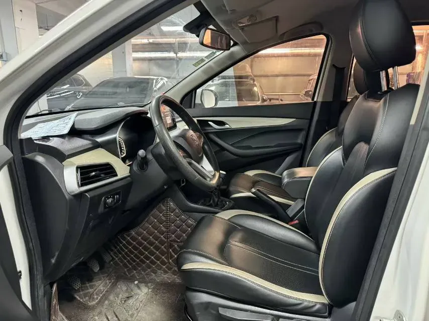 2019 BaoJun 360 1.5L 105HP L4 6MT,autocango,china used car exporter,china ev exporter,chinese used car exporter,chinese used ev exporter