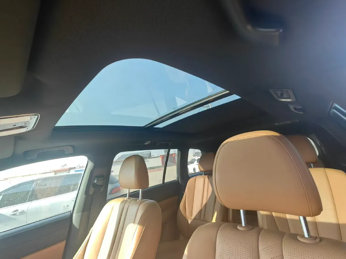 2020 Li ONE Range Extended 131HP REEV 40.5KWH,autocango,china used car exporter,china ev exporter,chinese used car exporter,chinese used ev exporter