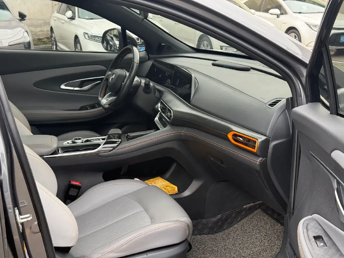 2022 ChangAn UNI-T 1.5T 188HP L4 7DCT,autocango,china used car exporter,china ev exporter,chinese used car exporter,chinese used ev exporter