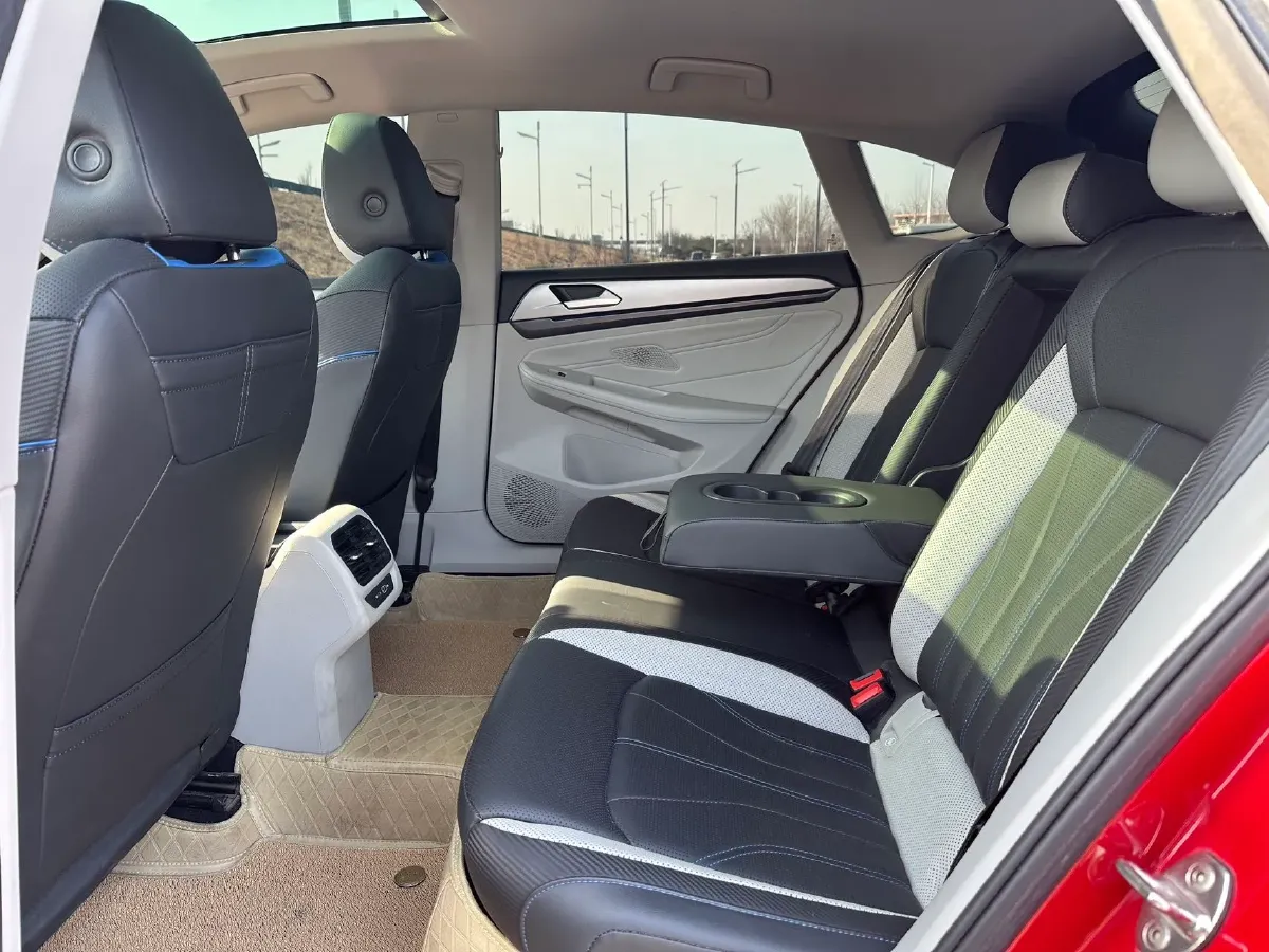 2022 Skoda Superb 2.0T 186HP L4 7DCT,autocango,china used car exporter,china ev exporter,chinese used car exporter,chinese used ev exporter