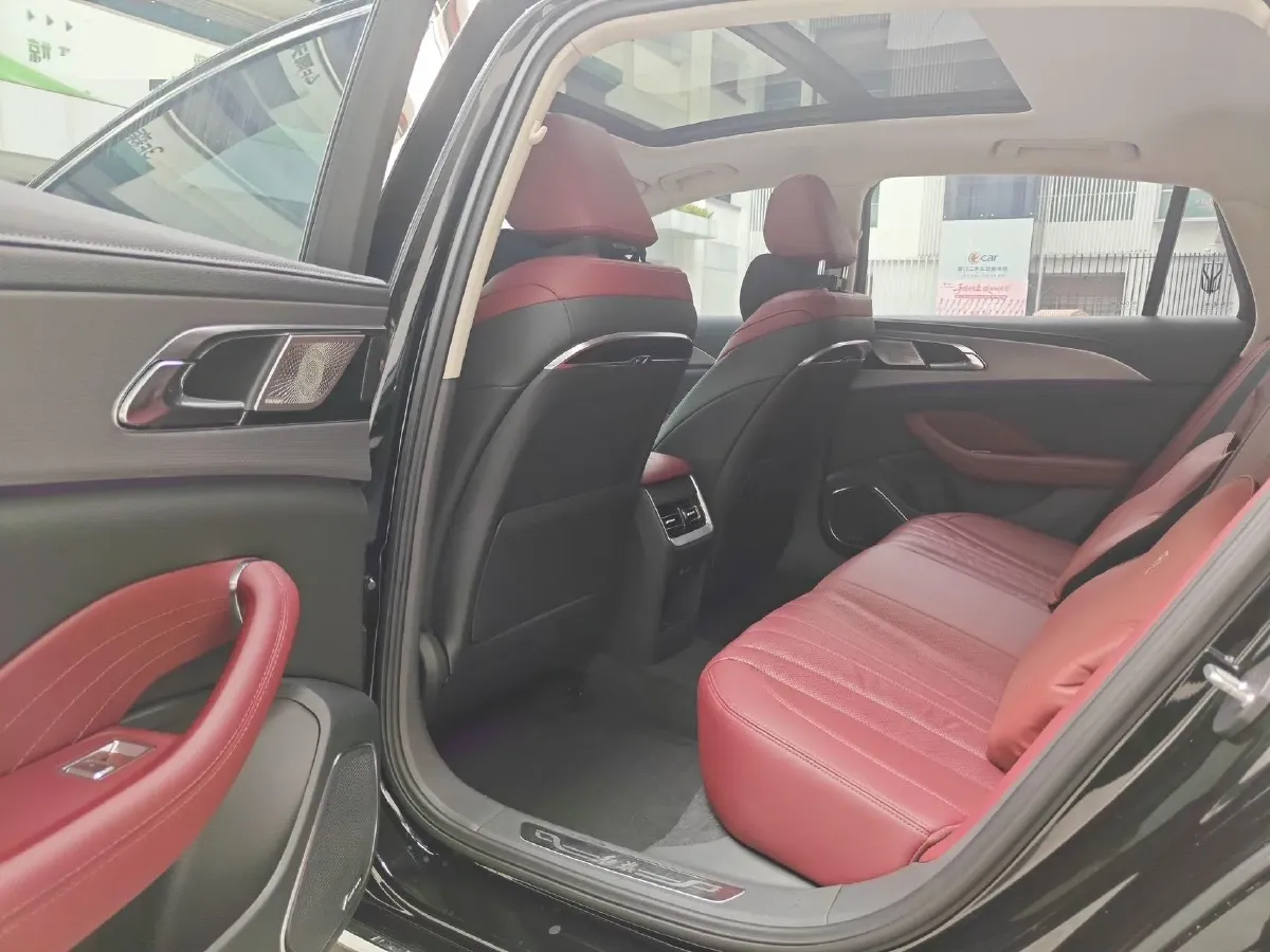 2024 HongQi H5 2.0T 224HP L4 8AT,autocango,china used car exporter,china ev exporter,chinese used car exporter,chinese used ev exporter