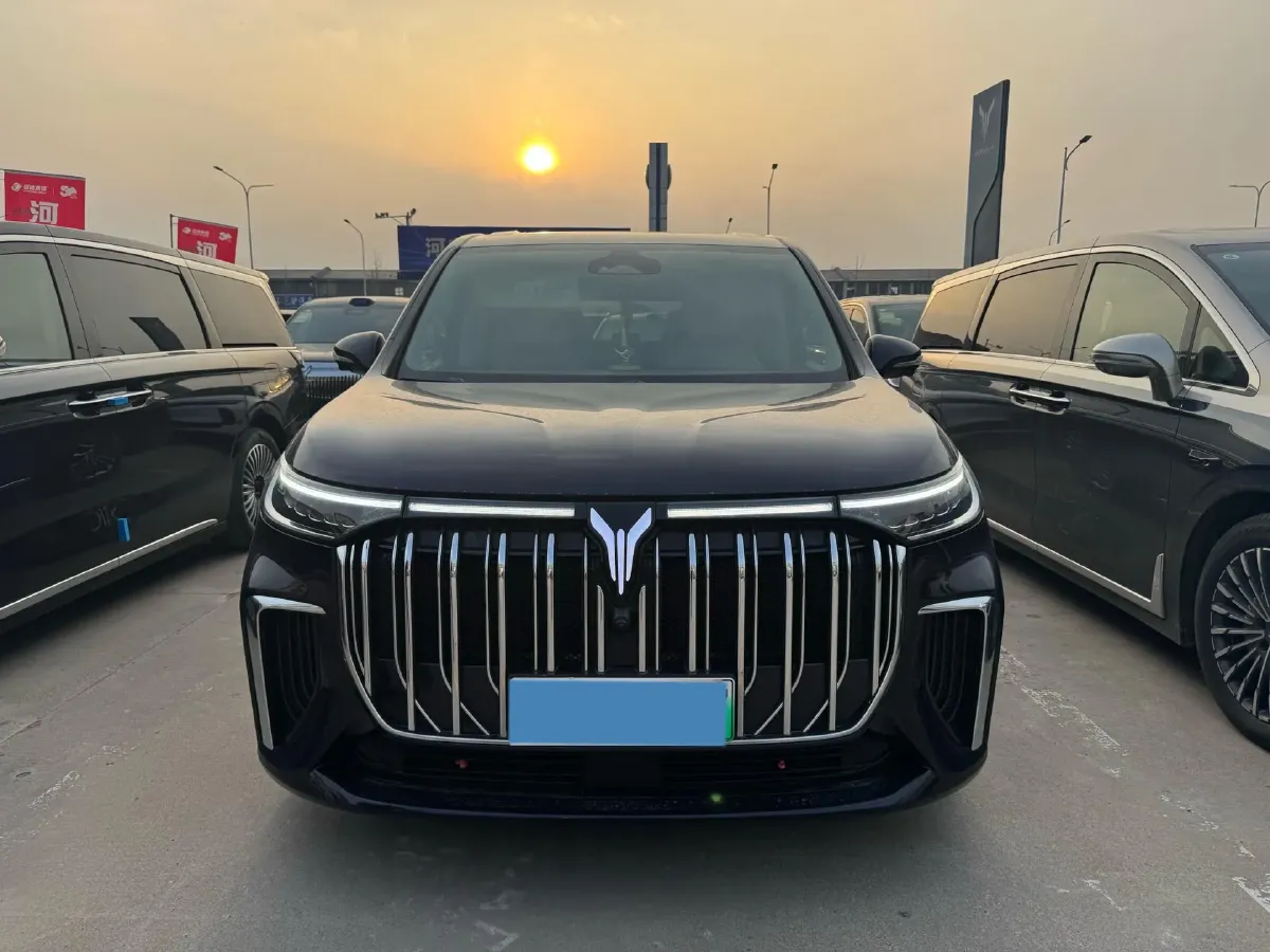 2024 Voyah Dream 1.5T 150HP L4 PHEV 43KWH,autocango,china used car exporter,china ev exporter,chinese used car exporter,chinese used ev exporter