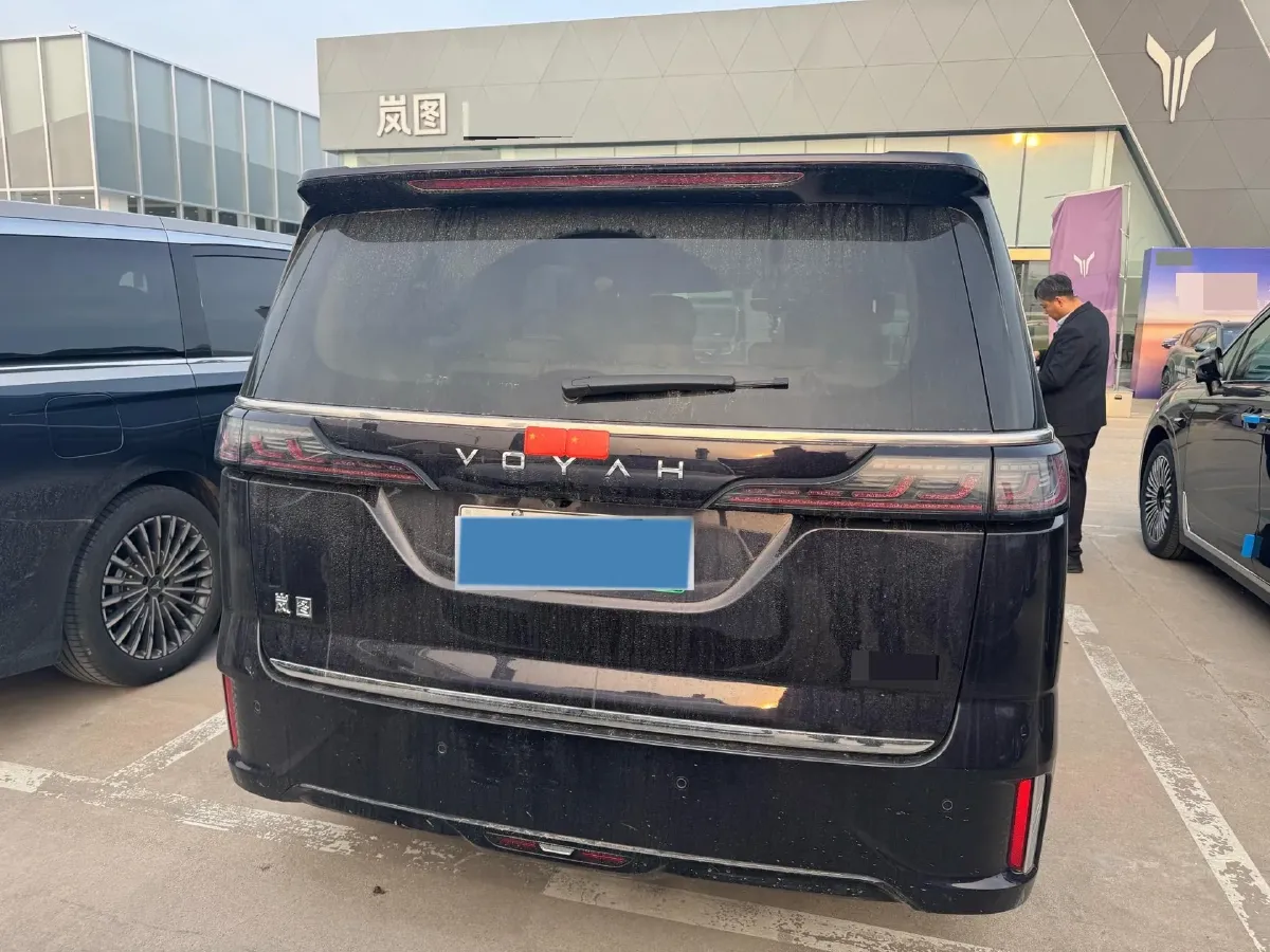 2024 Voyah Dream 1.5T 150HP L4 PHEV 43KWH,autocango,china used car exporter,china ev exporter,chinese used car exporter,chinese used ev exporter