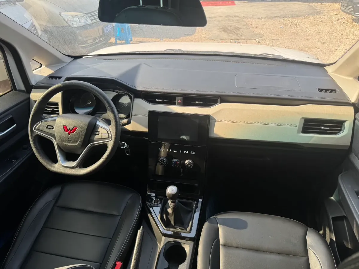 2021 WuLing ZhengChen 1.5T 147HP L4 6MT,autocango,china used car exporter,china ev exporter,chinese used car exporter,chinese used ev exporter