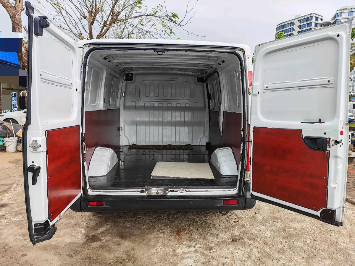 2020 MAXUS XinTu V80 2.5T 136HP L4 6MT,autocango,china used car exporter,china ev exporter,chinese used car exporter,chinese used ev exporter