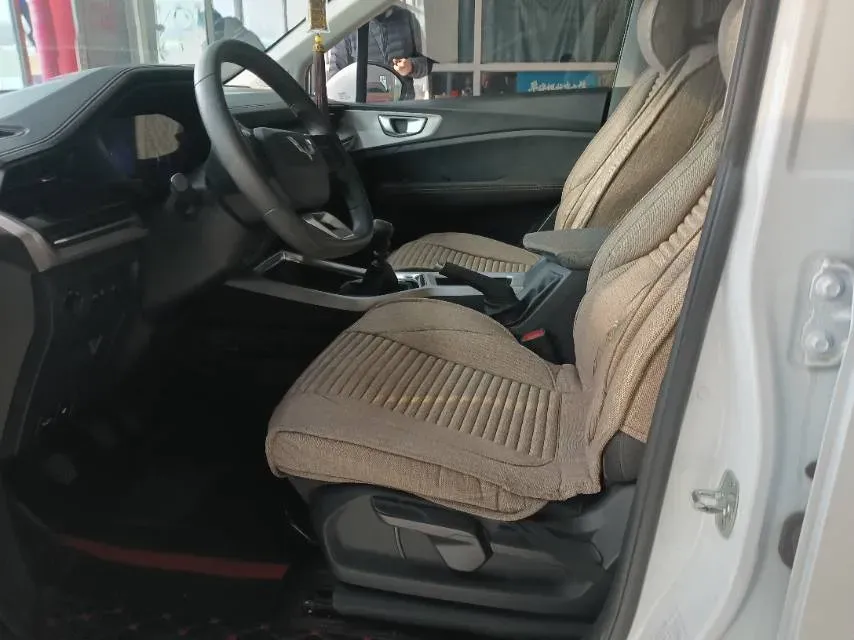 2022 WuLing JiaChen 1.5L 99HP L4 6MT,autocango,china used car exporter,china ev exporter,chinese used car exporter,chinese used ev exporter