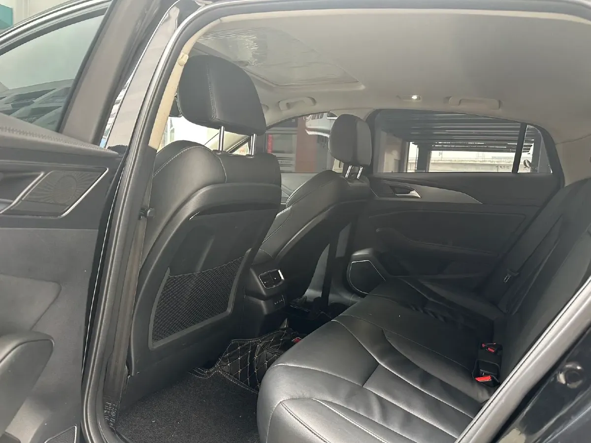 2020 HongQi H5 1.8T 197HP L4 6AT,autocango,china used car exporter,china ev exporter,chinese used car exporter,chinese used ev exporter