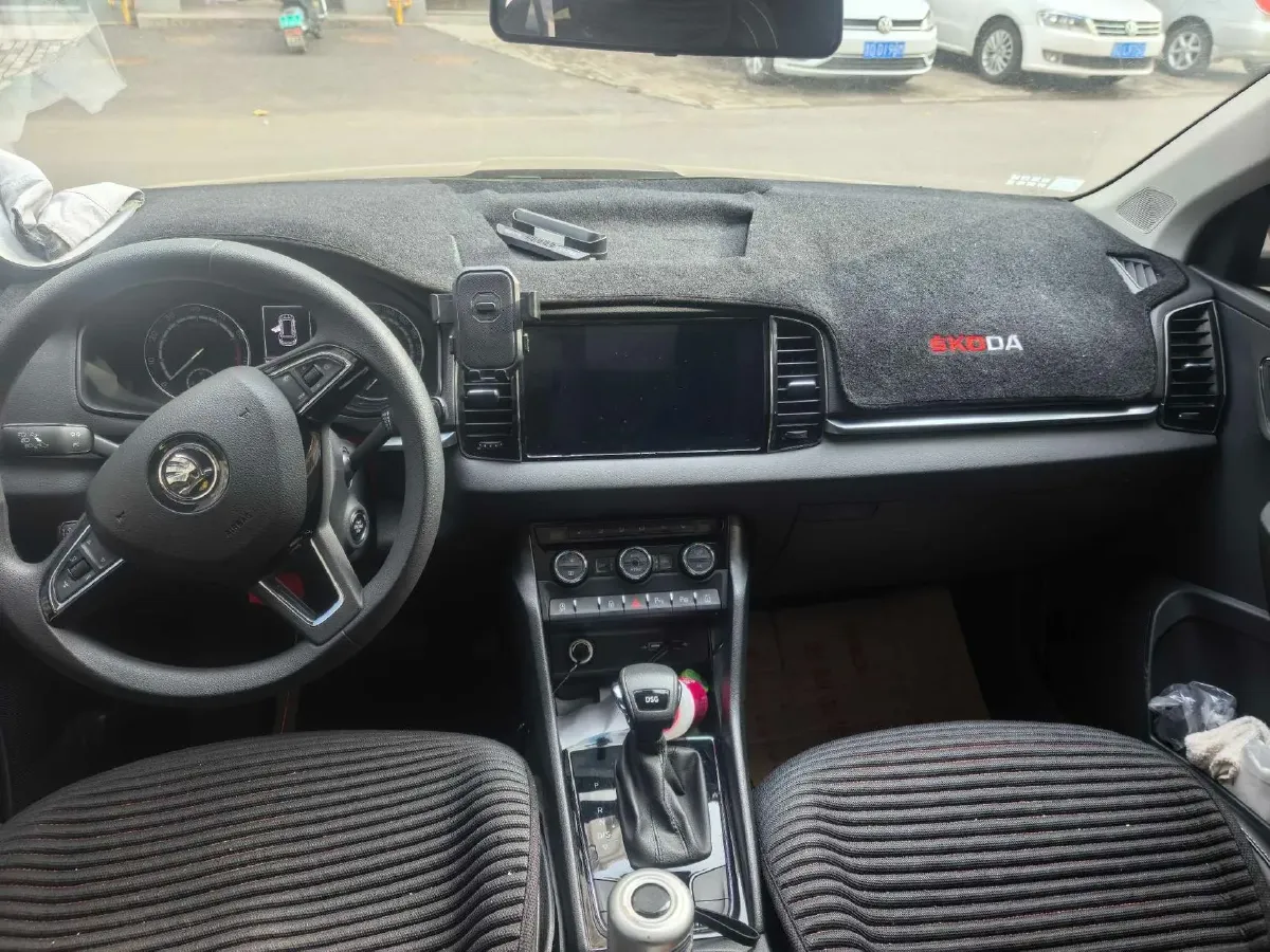 2021 Skoda Karoq 1.4T 150HP L4 7DCT,autocango,china used car exporter,china ev exporter,chinese used car exporter,chinese used ev exporter