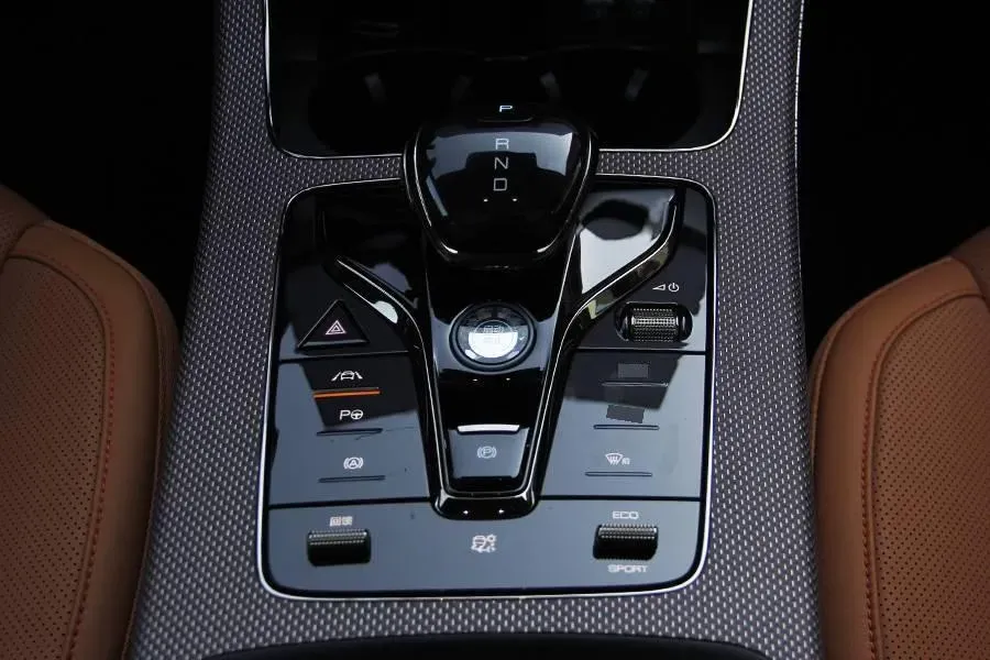 2022 Lincoln Corsair 2.0T 245HP L4 8AT,autocango,china used car exporter,china ev exporter,chinese used car exporter,chinese used ev exporter