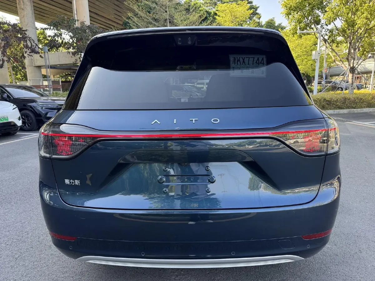 2025 AITO AITO M9 REEV 160HP REEV 52KWH,autocango,china used car exporter,china ev exporter,chinese used car exporter,chinese used ev exporter