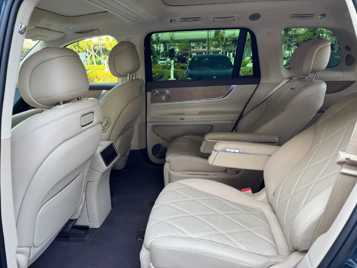 2025 AITO AITO M9 REEV 160HP REEV 52KWH,autocango,china used car exporter,china ev exporter,chinese used car exporter,chinese used ev exporter