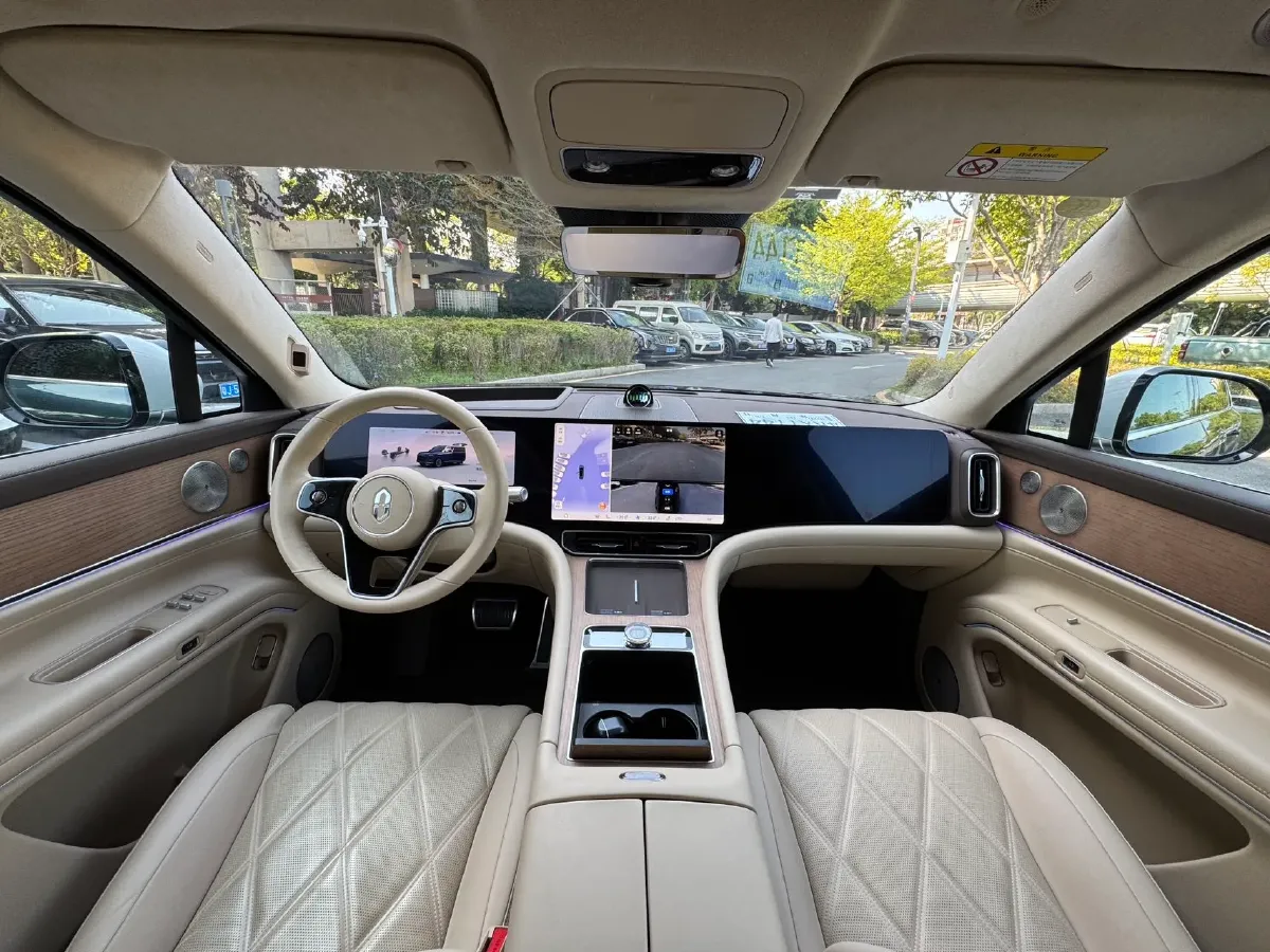 2025 AITO AITO M9 REEV 160HP REEV 52KWH,autocango,china used car exporter,china ev exporter,chinese used car exporter,chinese used ev exporter