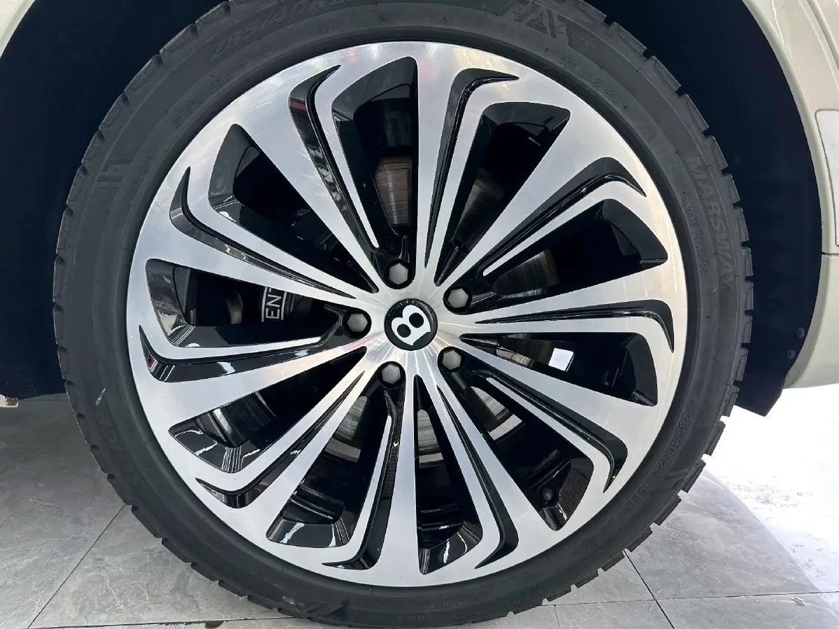 2022 Bentley Bentayga 4.0T 550HP V8 8AT,autocango,china used car exporter,china ev exporter,chinese used car exporter,chinese used ev exporter