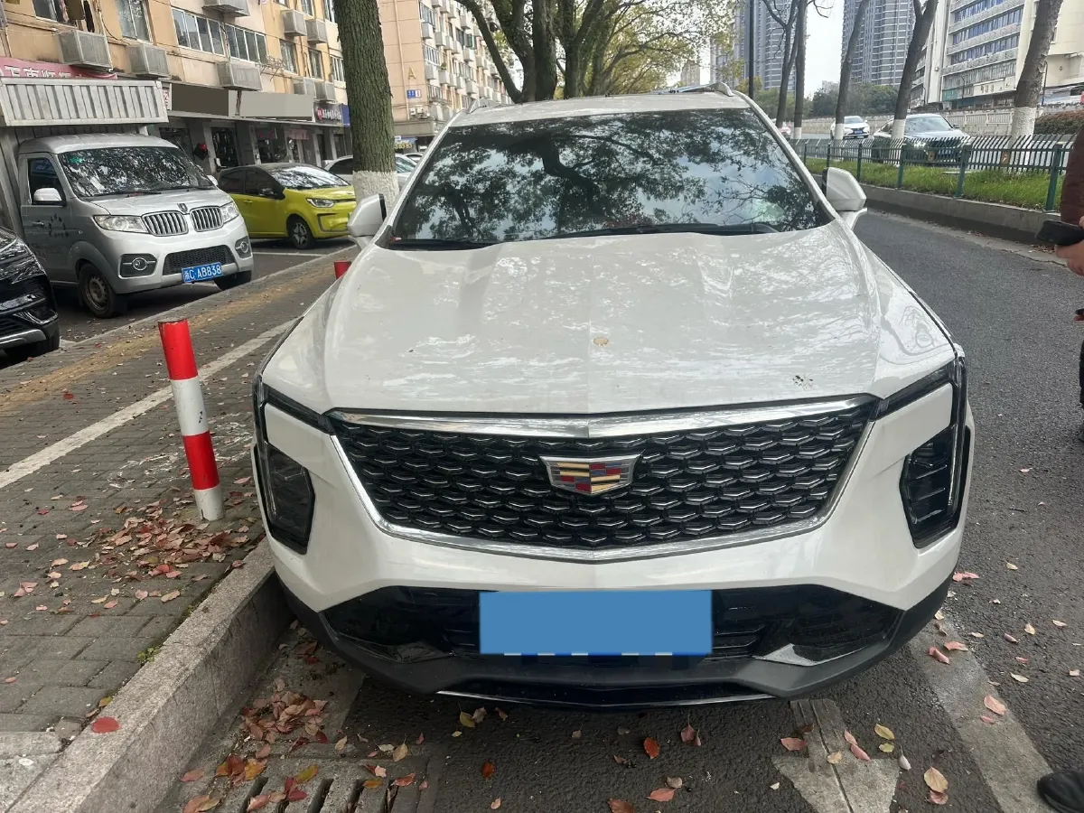 2024 Cadillac XT4 2.0T 237HP L4 9AT,autocango,china used car exporter,china ev exporter,chinese used car exporter,chinese used ev exporter