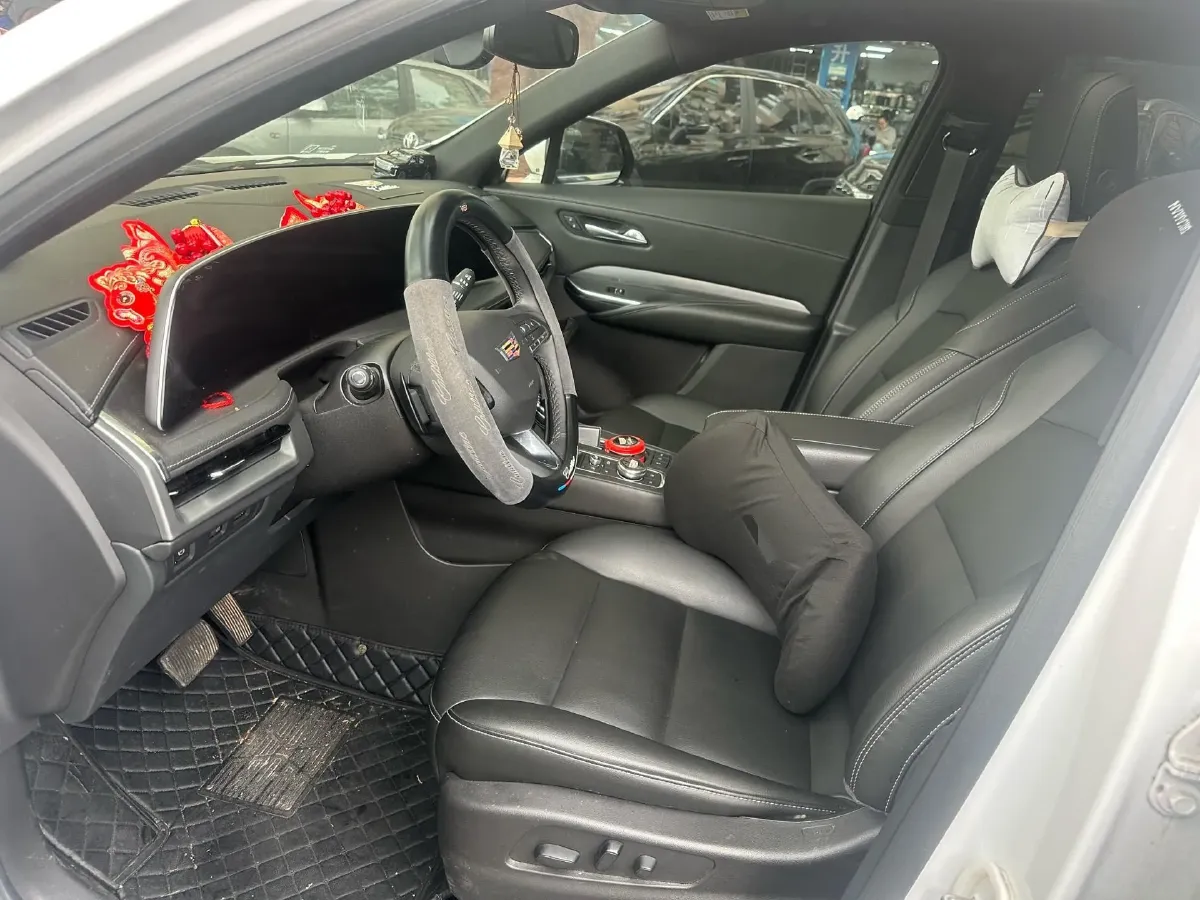 2024 Cadillac XT4 2.0T 237HP L4 9AT,autocango,china used car exporter,china ev exporter,chinese used car exporter,chinese used ev exporter