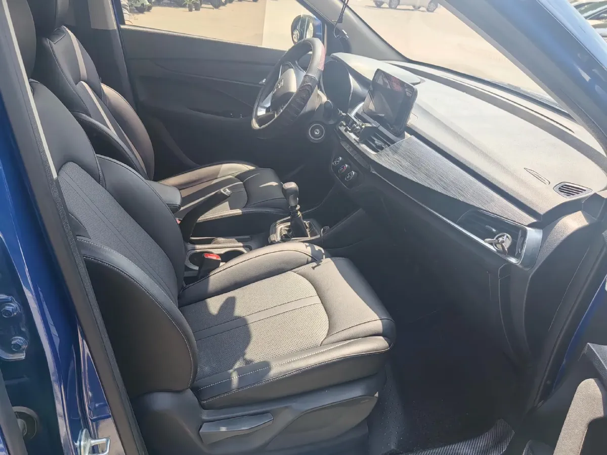 2019 BaoJun 360 1.5L 105HP L4 6MT,autocango,china used car exporter,china ev exporter,chinese used car exporter,chinese used ev exporter