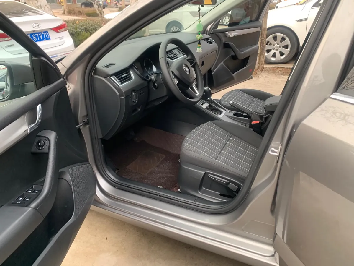 2018 Skoda Octavia 1.2T 116HP L4 7DCT,autocango,china used car exporter,china ev exporter,chinese used car exporter,chinese used ev exporter