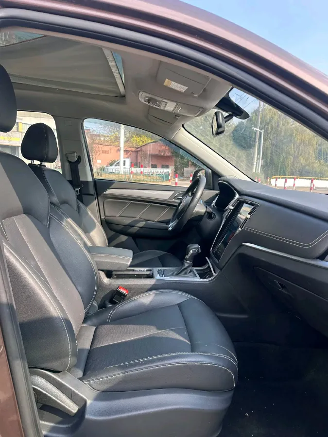 2016 Roewe RX5 2.0T 220HP L4 6DCT,autocango,china used car exporter,china ev exporter,chinese used car exporter,chinese used ev exporter