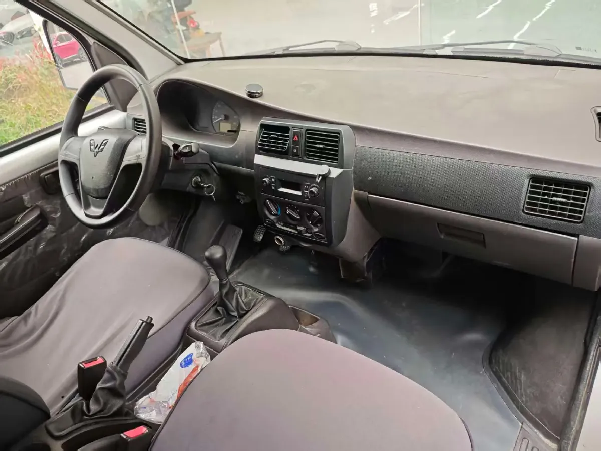 2020 WuLing RongGuang Mini Truck 1.5L 99HP L4 5MT,autocango,china used car exporter,china ev exporter,chinese used car exporter,chinese used ev exporter