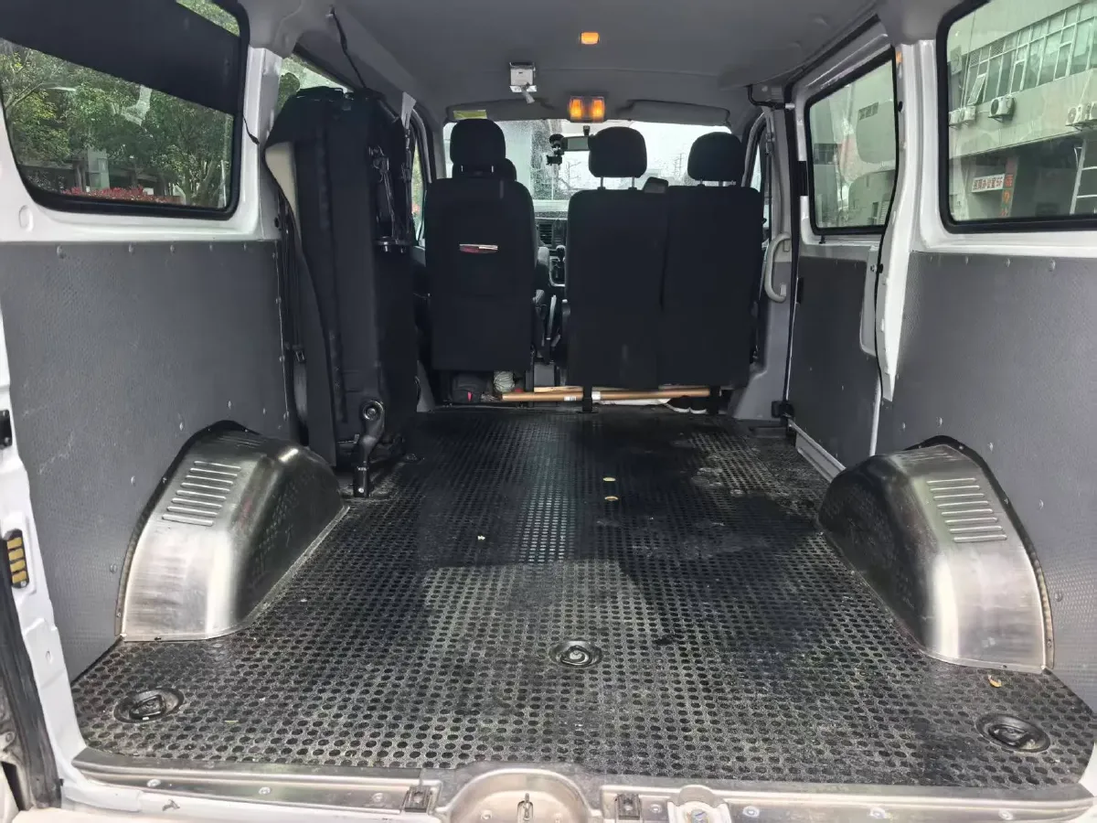 2019 MAXUS XinTu V80 2.5T 136HP L4 6MT,autocango,china used car exporter,china ev exporter,chinese used car exporter,chinese used ev exporter