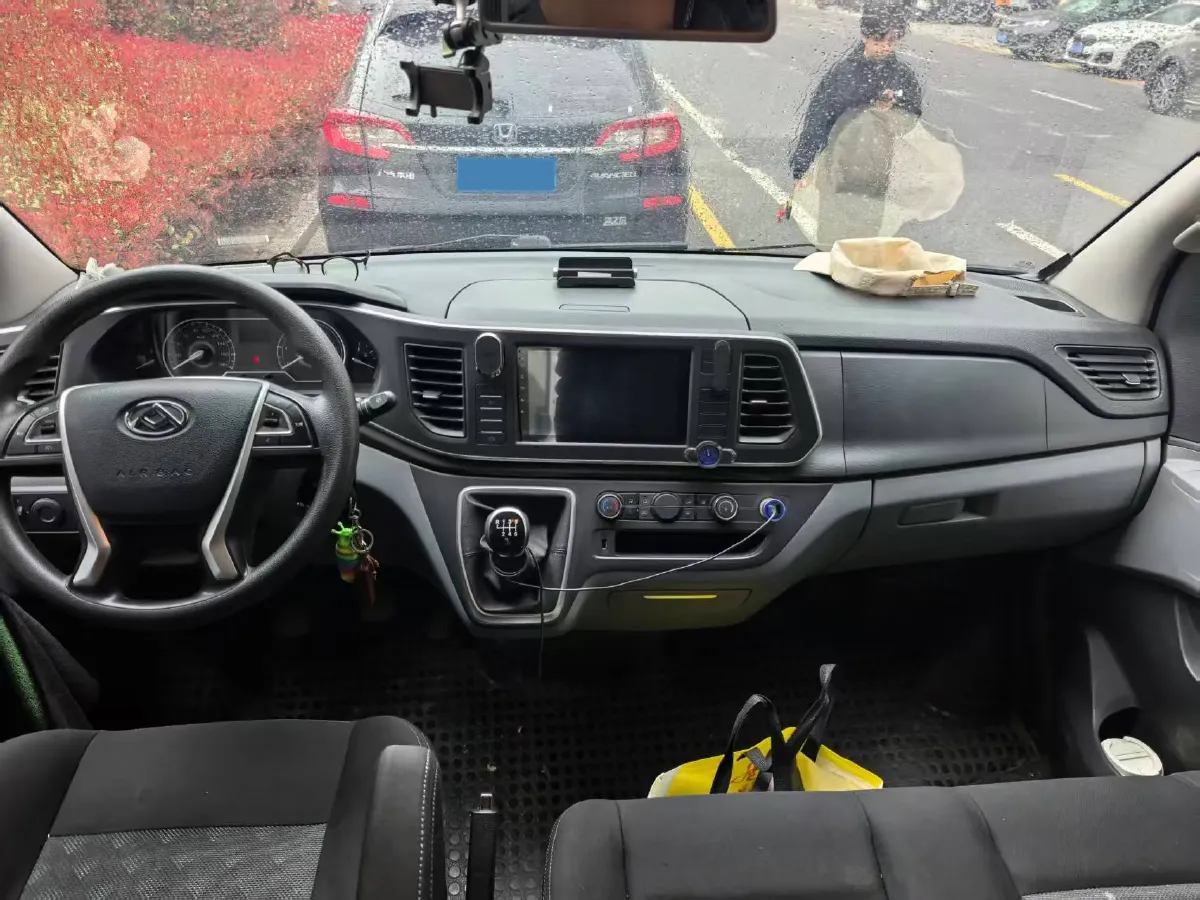 2019 MAXUS XinTu V80 2.5T 136HP L4 6MT,autocango,china used car exporter,china ev exporter,chinese used car exporter,chinese used ev exporter