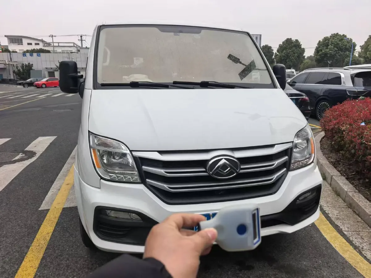 2019 MAXUS XinTu V80 2.5T 136HP L4 6MT,autocango,china used car exporter,china ev exporter,chinese used car exporter,chinese used ev exporter