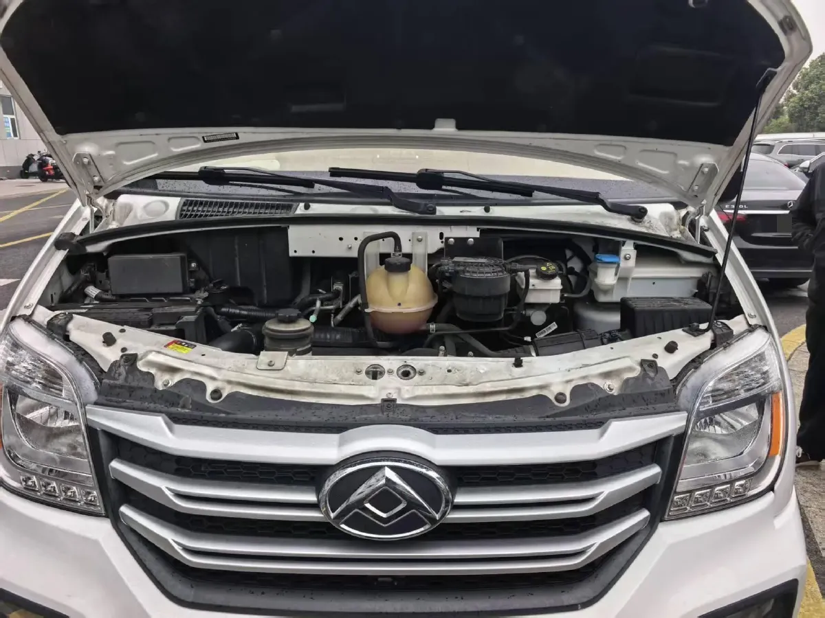 2019 MAXUS XinTu V80 2.5T 136HP L4 6MT,autocango,china used car exporter,china ev exporter,chinese used car exporter,chinese used ev exporter