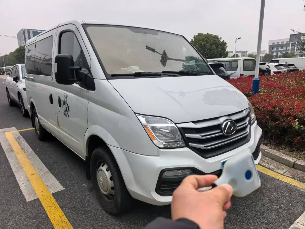 2019 MAXUS XinTu V80 2.5T 136HP L4 6MT,autocango,china used car exporter,china ev exporter,chinese used car exporter,chinese used ev exporter