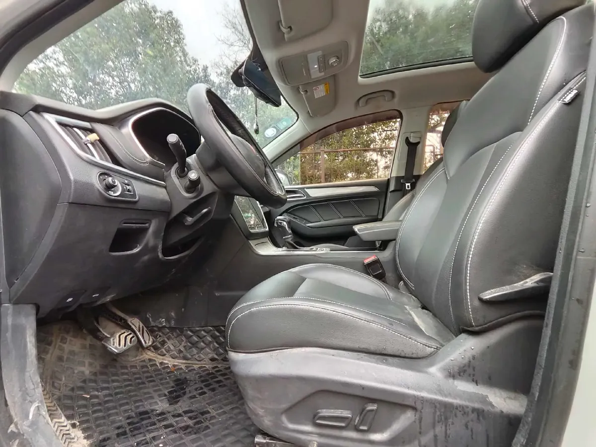 2016 Roewe RX5 2.0T 220HP L4 6DCT,autocango,china used car exporter,china ev exporter,chinese used car exporter,chinese used ev exporter