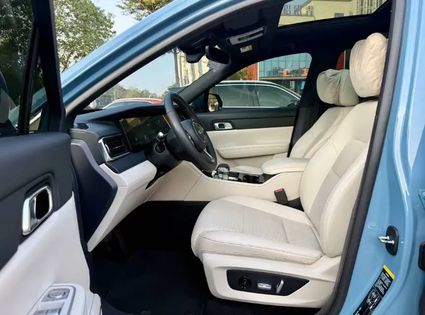 2021 Li ONE Range Extended 131HP REEV 40.5KWH,autocango,china used car exporter,china ev exporter,chinese used car exporter,chinese used ev exporter