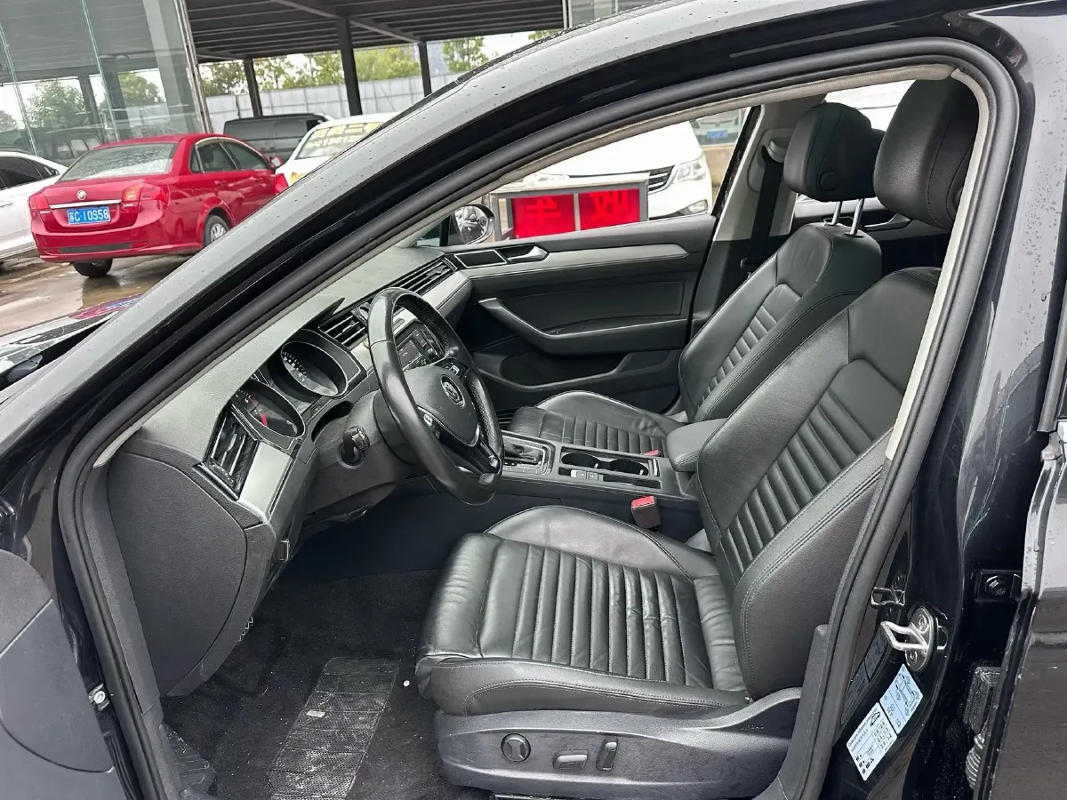 2018 Volkswagen Magotan 1.8T 180HP L4 7DCT,autocango,china used car exporter,china ev exporter,chinese used car exporter,chinese used ev exporter