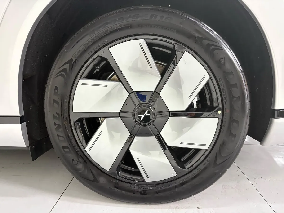 2024 Xpeng X9 BEV 84.5KWH,autocango,china used car exporter,china ev exporter,chinese used car exporter,chinese used ev exporter