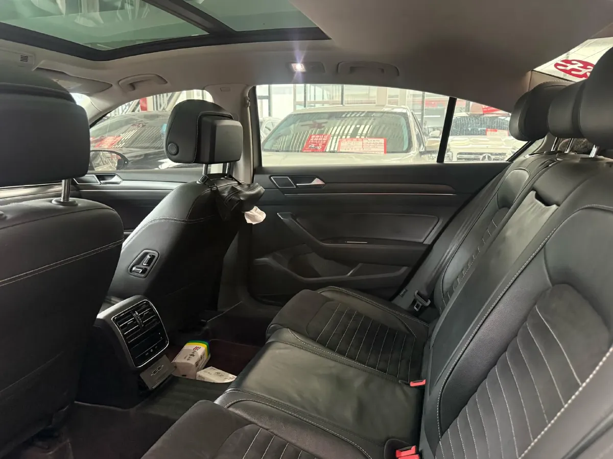 2020 Volkswagen Magotan 2.0T 186HP L4 7DCT,autocango,china used car exporter,china ev exporter,chinese used car exporter,chinese used ev exporter