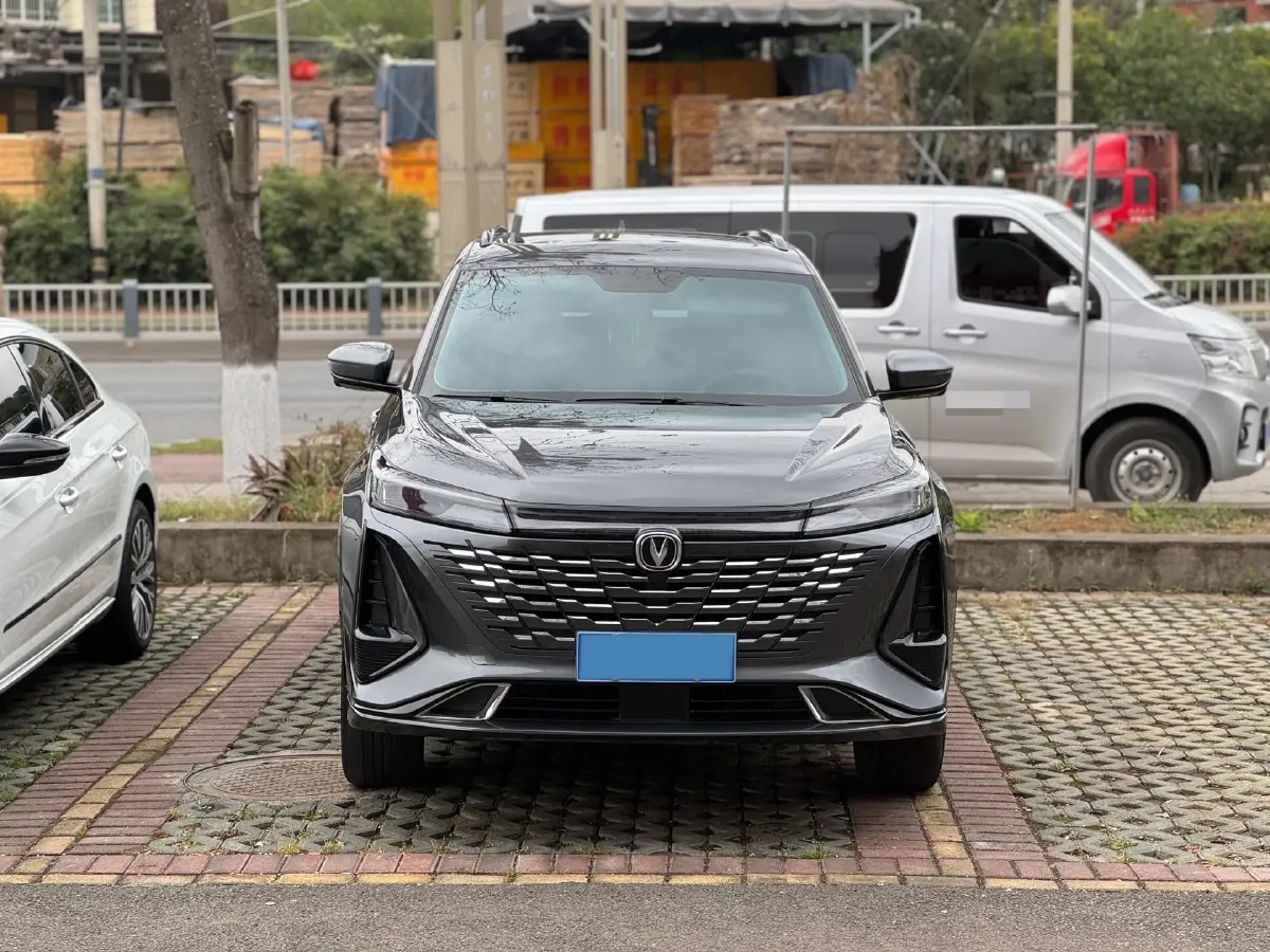2023 ChangAn CS75 Plus 1.5T 188HP L4 8AT,autocango,china used car exporter,china ev exporter,chinese used car exporter,chinese used ev exporter