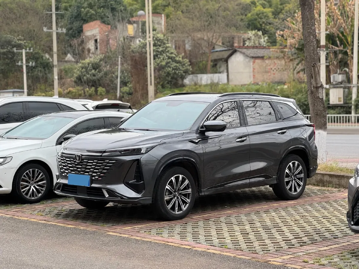 2023 ChangAn CS75 Plus 1.5T 188HP L4 8AT,autocango,china used car exporter,china ev exporter,chinese used car exporter,chinese used ev exporter