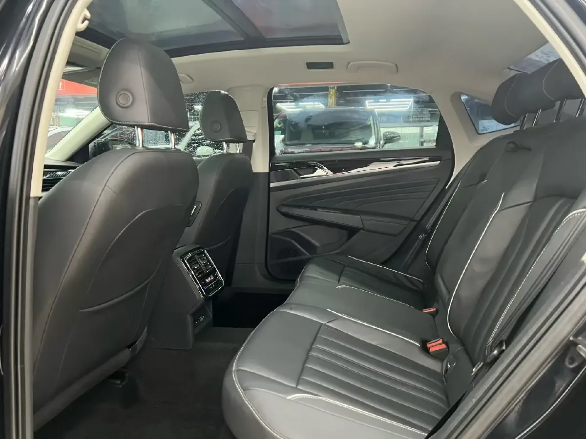 2023 Volkswagen Passat 2.0T 186HP L4 7DCT,autocango,china used car exporter,china ev exporter,chinese used car exporter,chinese used ev exporter